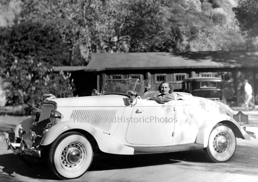 Joan Crawford 1934 In her Jaguar.jpg